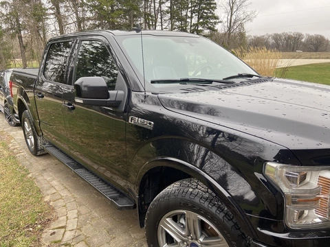 Ford F-150 LARIAT V8